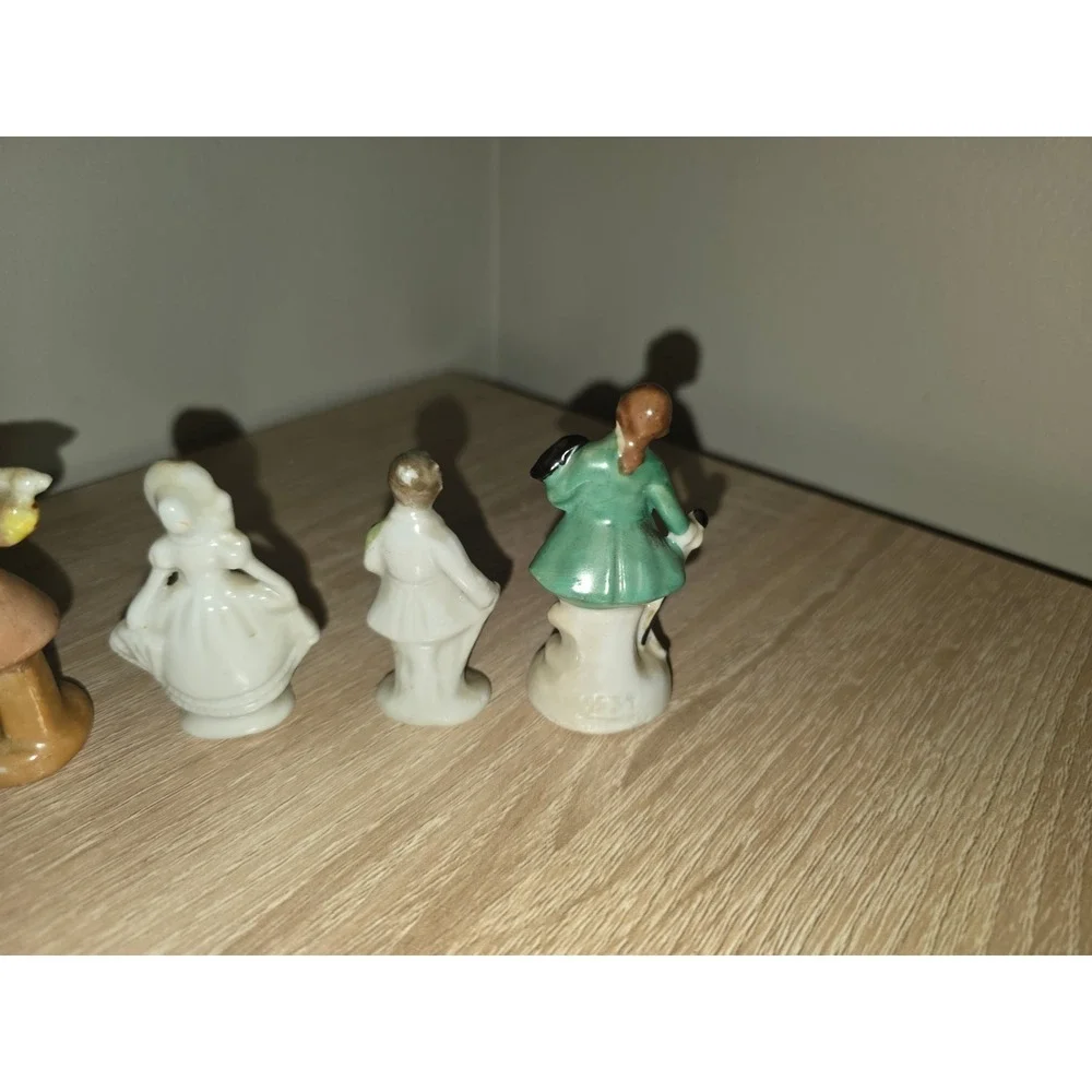 Vintage Miniature Porcelain Colonial Figurines Set of 4 Hand Painted Glazed - Picture 6 of 6